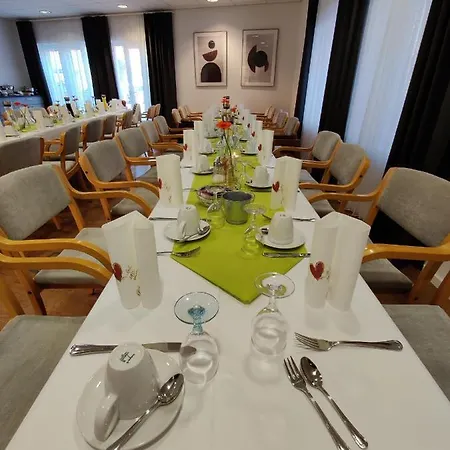 Hotel-cafe Rathaus 酒店 3*