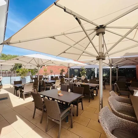 מלון Hotel-cafe Rathaus 3*