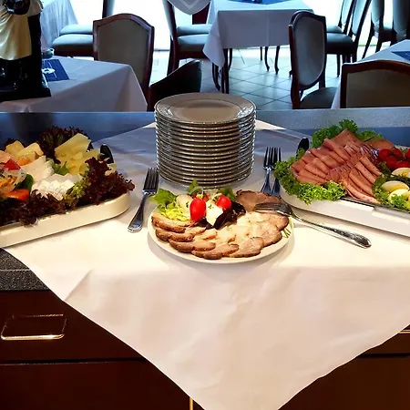 Hotel-cafe Rathaus מלון באד אבאך
