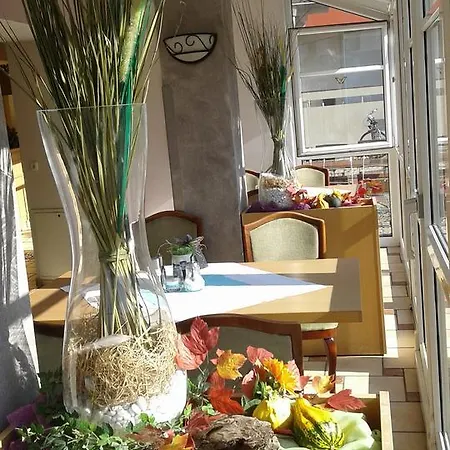 Hotel-cafe Rathaus ホテル 3*
