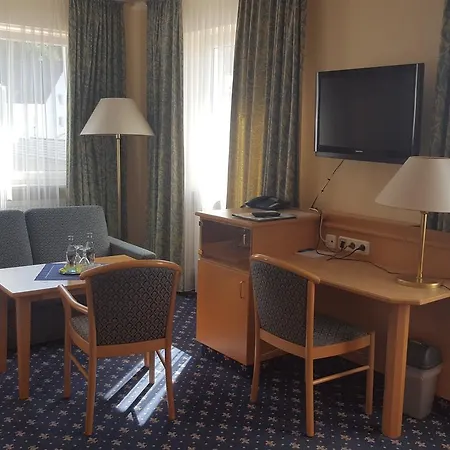Hotel-cafe Rathaus מלון