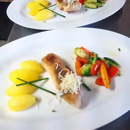 Hotel-cafe Rathaus ホテル 3*